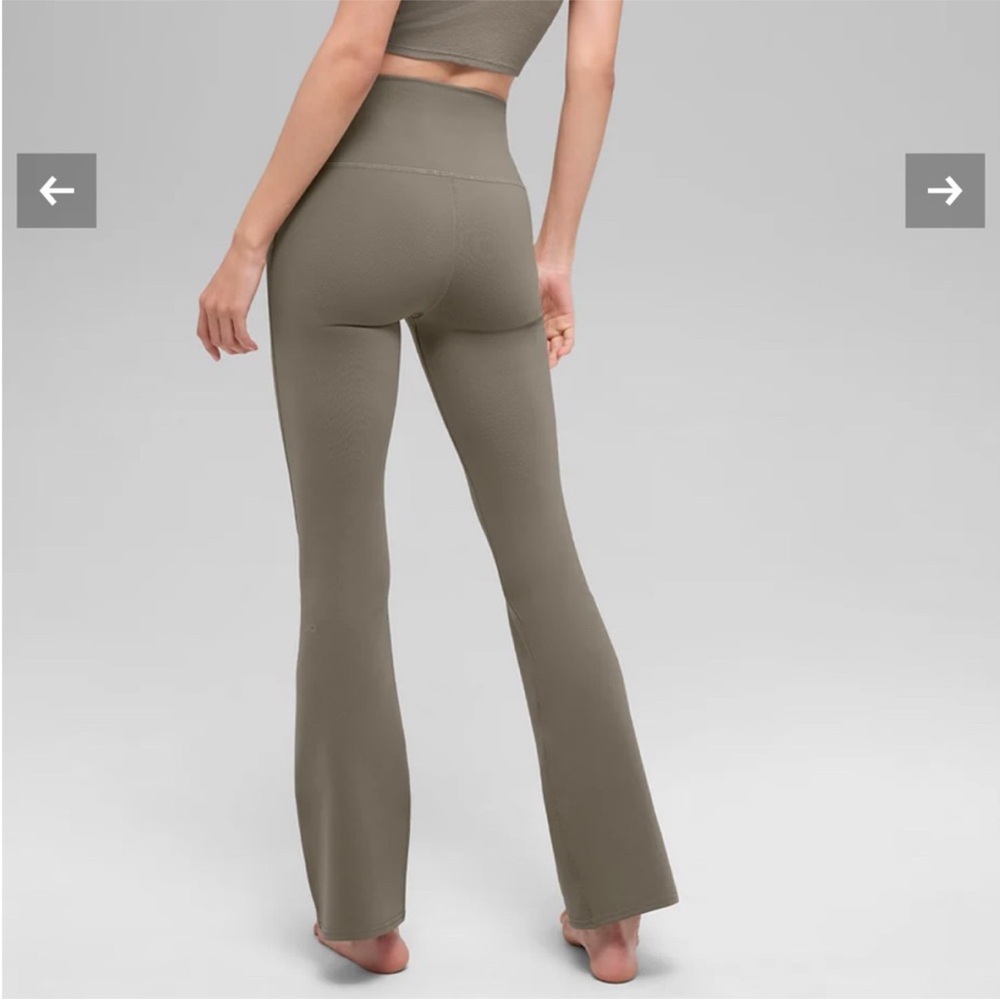 ALO Yoga Airbrush 7/8 Bootcut Leggings - Picture 2 of 3